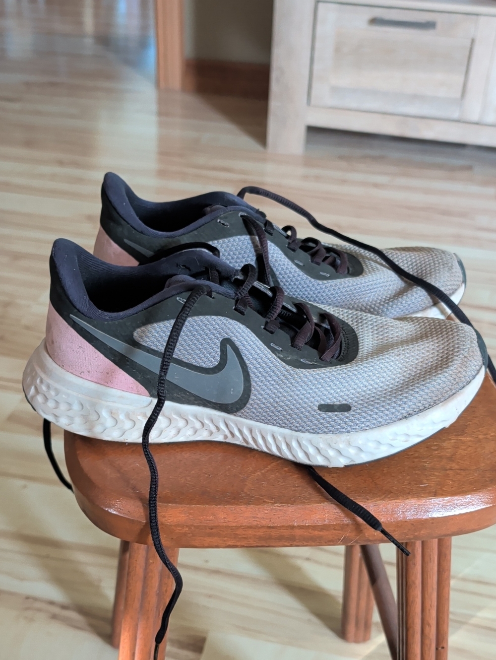 Nike Women’s Gray and Pink Running Sneakers